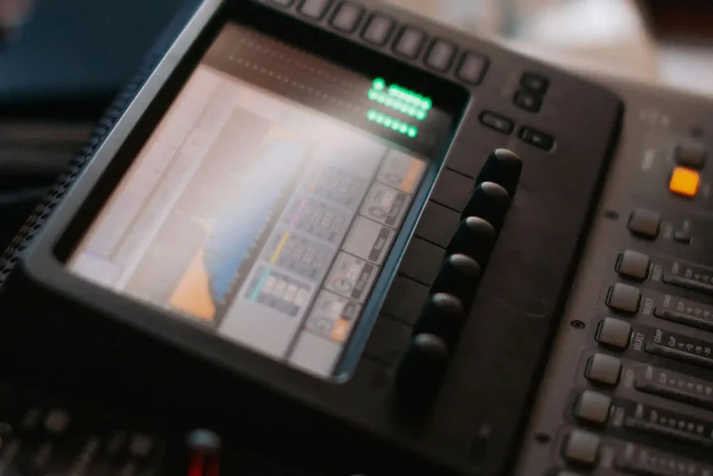 How to Set Up a Live Sound System for Events in Delhi